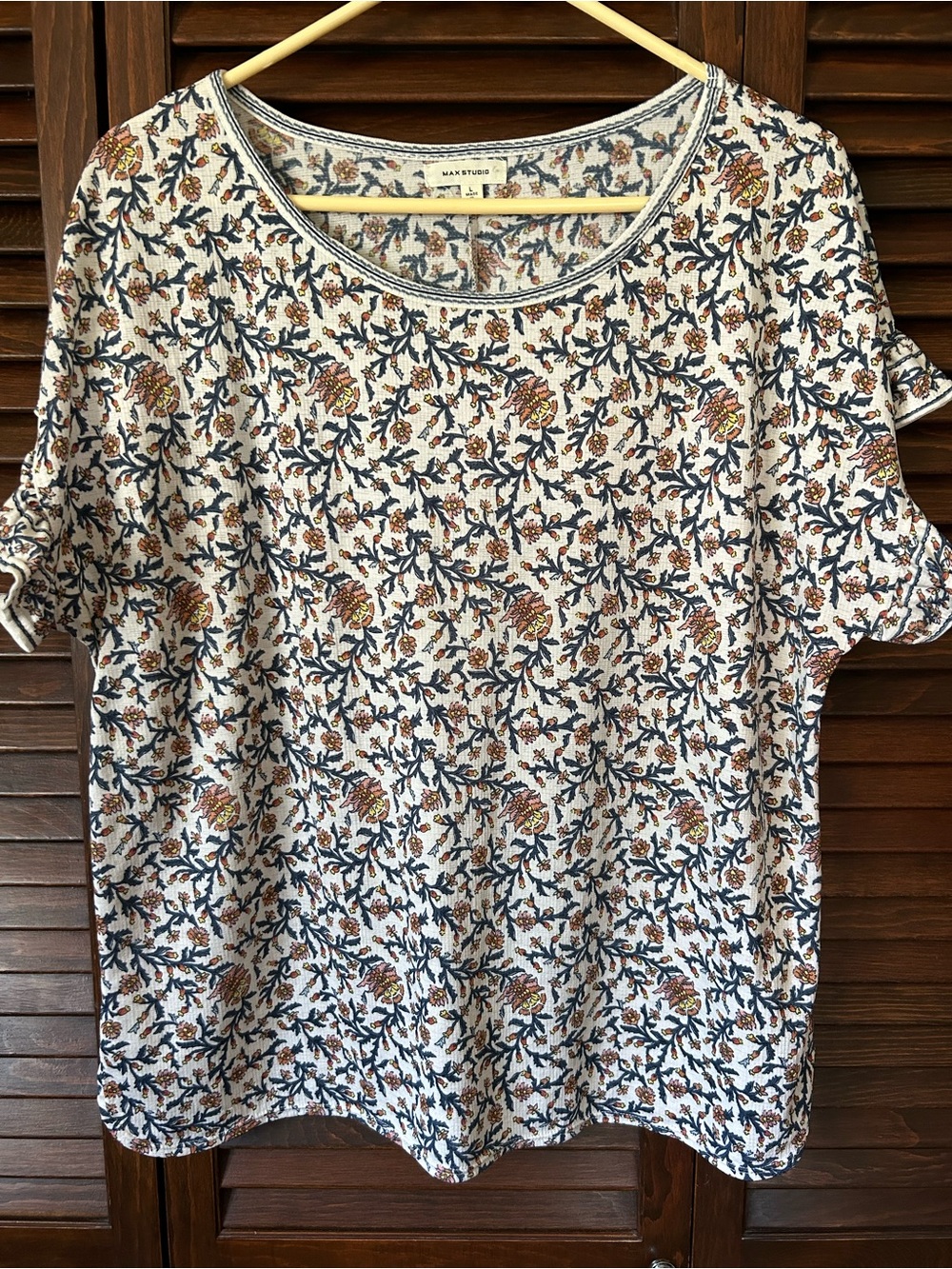 Max Studio Cream Floral Short Sleeve Blouse with Navy & Rust Accents